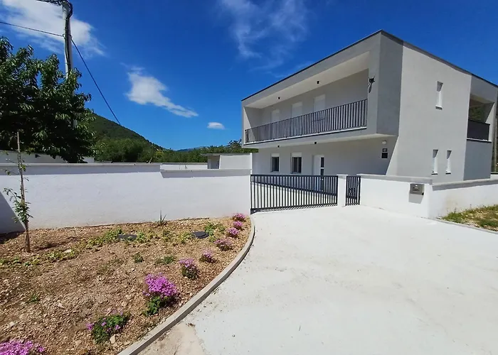 House Bartulovic - Jan Apartment With A Pool