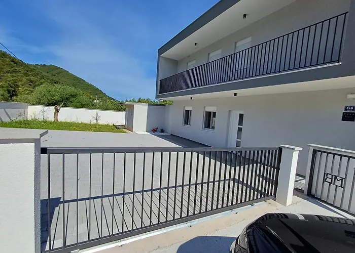House Bartulovic - Jan Apartment With A Pool