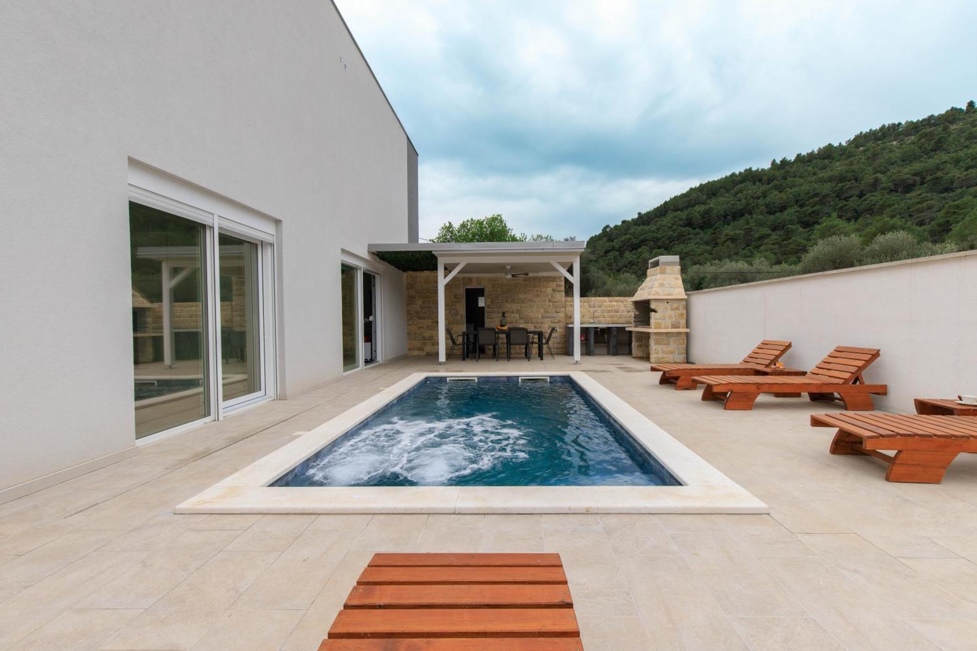 House Bartulovic - Jan With A Pool Villa *